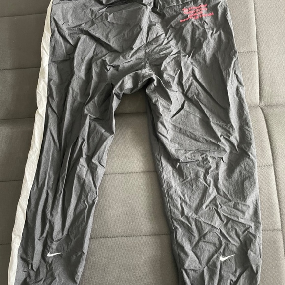 NIKE SPORTSWEAR SWOOSH WOVEN TROUSERS - Picture 3 of 4